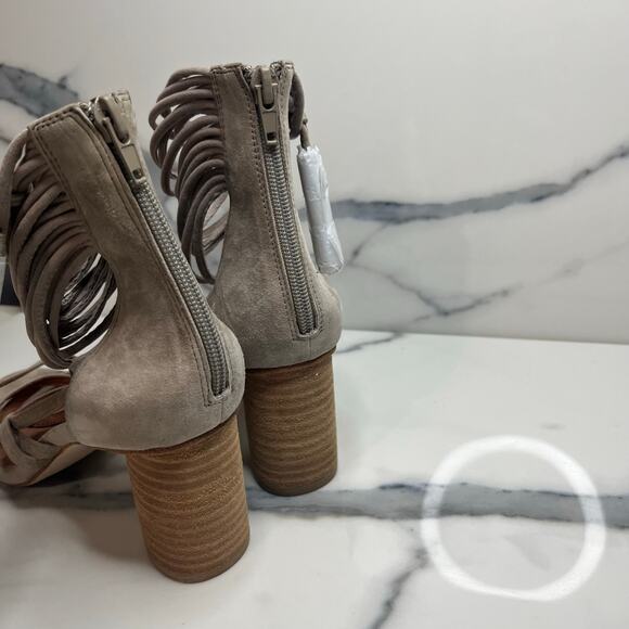JEFFREY CAMPBELL NWOB Despina Taupe Ankle Wrap Tassel Sandal Women’s Size 8.5 - Picture 6 of 9